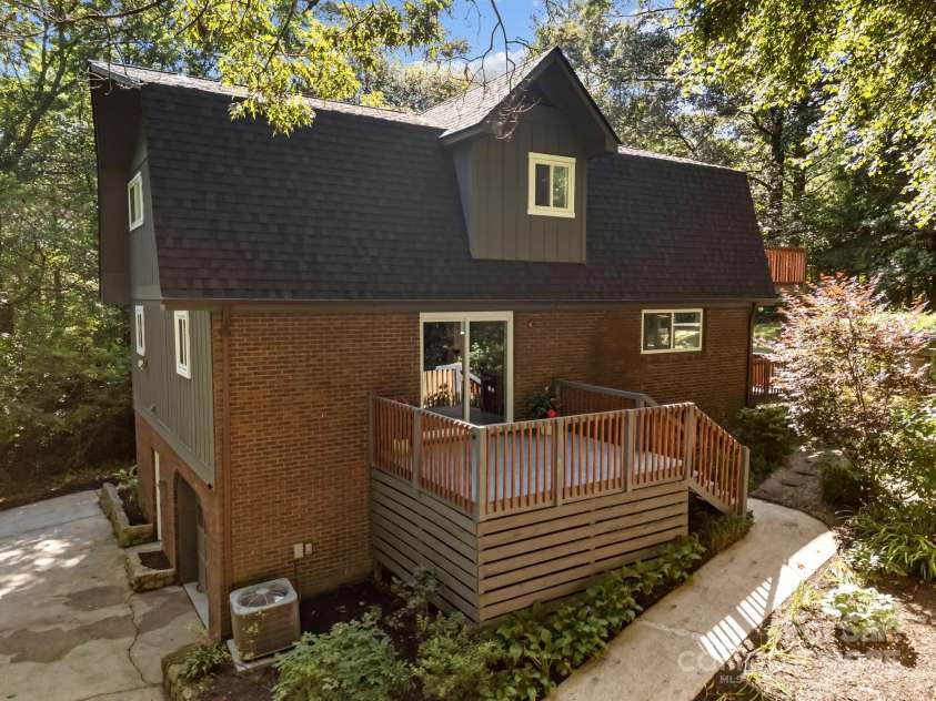 3276 Howard Gap Road, Hendersonville, NC 28792.  MLS# CAR4276370, YatesRealty ID 23790. 