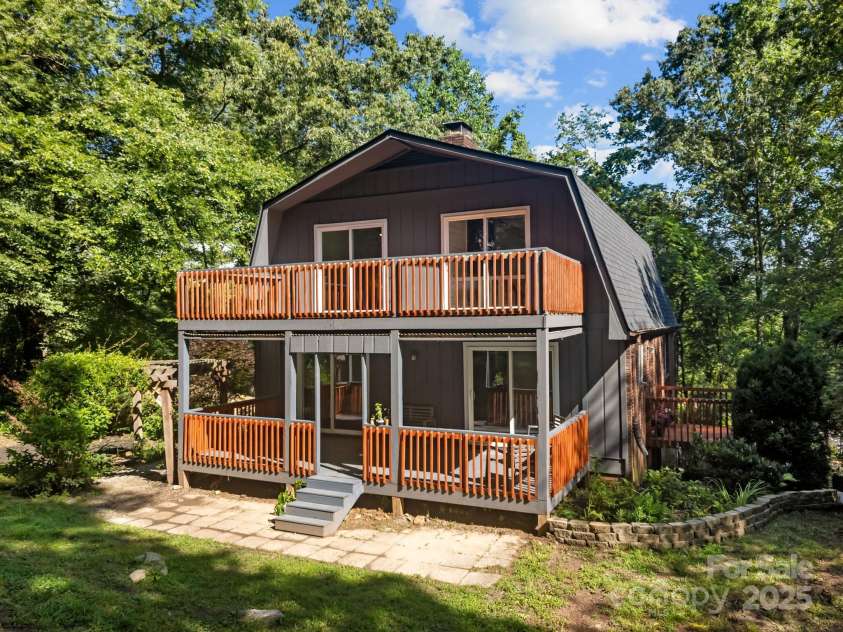 3276 Howard Gap Road, Hendersonville, NC 28792.  MLS# CAR4276370, YatesRealty ID 23790. 