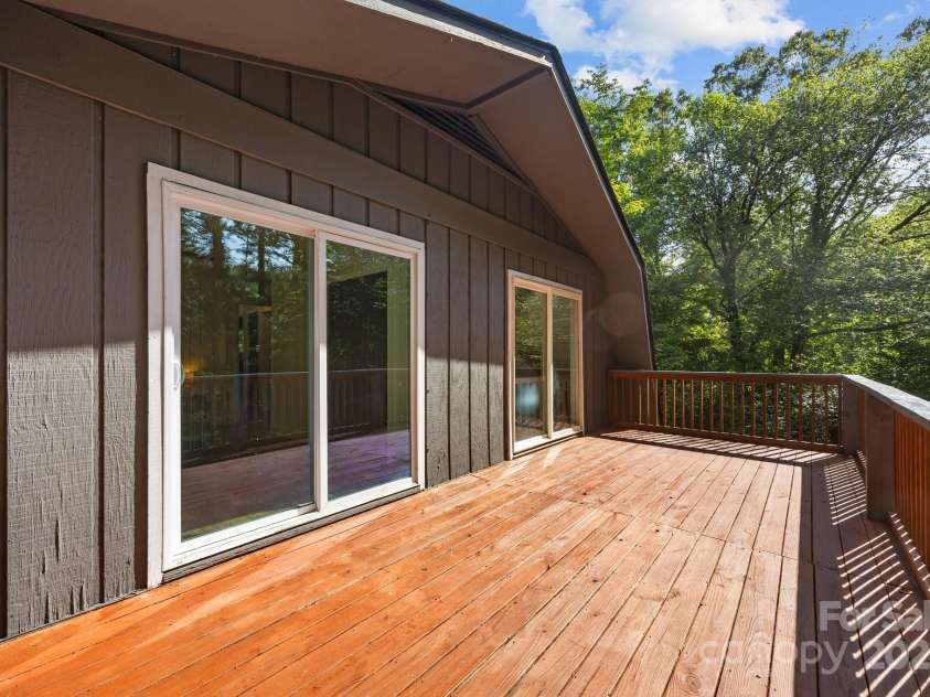 3276 Howard Gap Road, Hendersonville, NC 28792.  MLS# CAR4276370, YatesRealty ID 23790. 