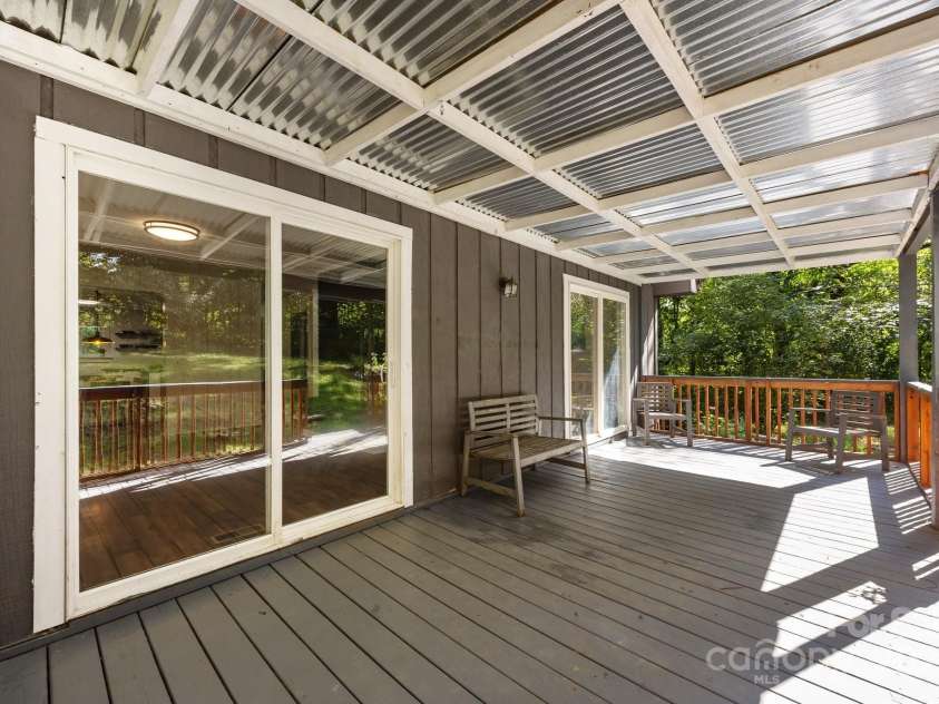 3276 Howard Gap Road, Hendersonville, NC 28792.  MLS# CAR4276370, YatesRealty ID 23790. 