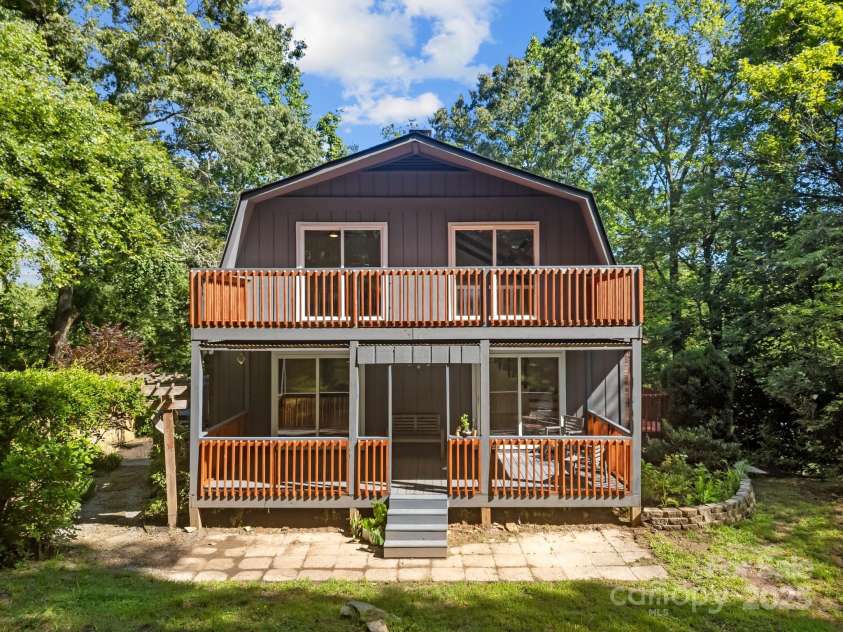 3276 Howard Gap Road, Hendersonville, NC 28792.  MLS# CAR4276370, YatesRealty ID 23790. 