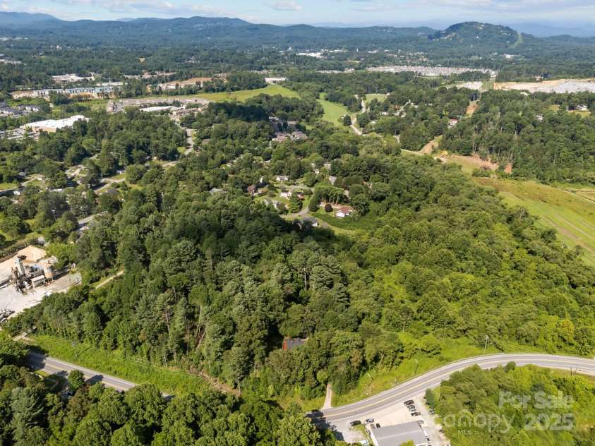 3276 Howard Gap Road, Hendersonville, NC 28792.  MLS# CAR4276370, YatesRealty ID 23790. 