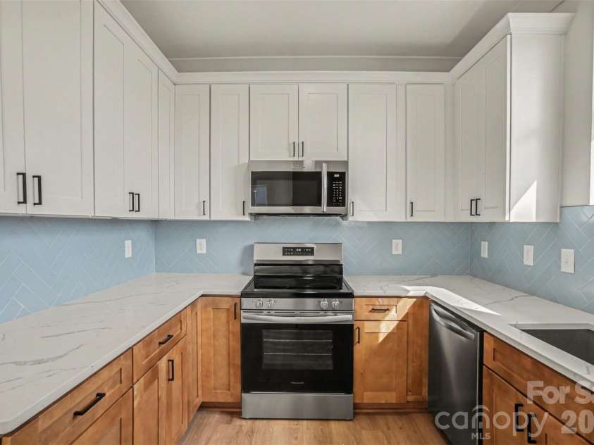 2903/2905 Clyde Drive, Charlotte, NC 28208.  MLS# CAR4377038, YatesRealty ID 23791. 