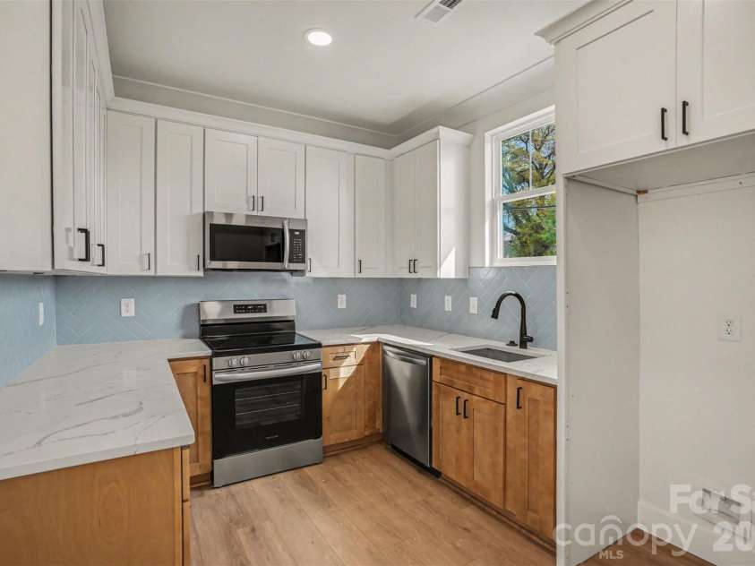 2903/2905 Clyde Drive, Charlotte, NC 28208.  MLS# CAR4377038, YatesRealty ID 23791. 