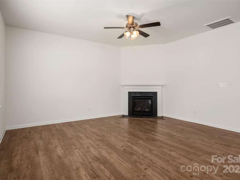10410 Bradstreet Commons Way, Charlotte, NC 28215.  MLS# CAR4268617, YatesRealty ID 23795. 