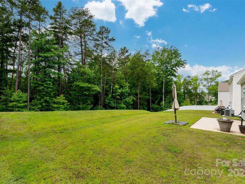10410 Bradstreet Commons Way, Charlotte, NC 28215.  MLS# CAR4268617, YatesRealty ID 23795. 