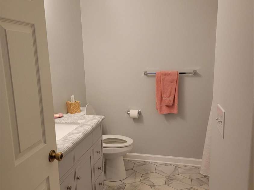 107 Forrest Glenn Court, King, NC 27021.  MLS# CAR4350946, YatesRealty ID 23795. Full Hall Bath