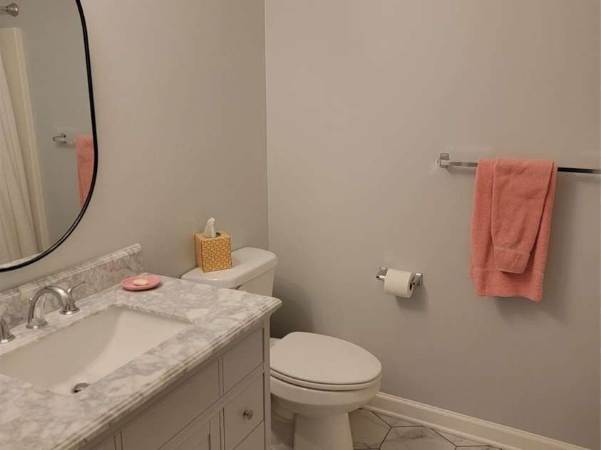 107 Forrest Glenn Court, King, NC 27021.  MLS# CAR4350946, YatesRealty ID 23795. Full Hall Bath