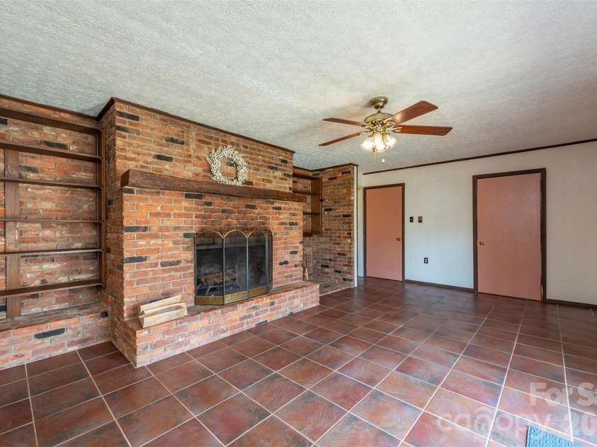 118 Richard Lane, Black Mountain, NC 28711.  MLS# CAR4356314, YatesRealty ID 23796. 