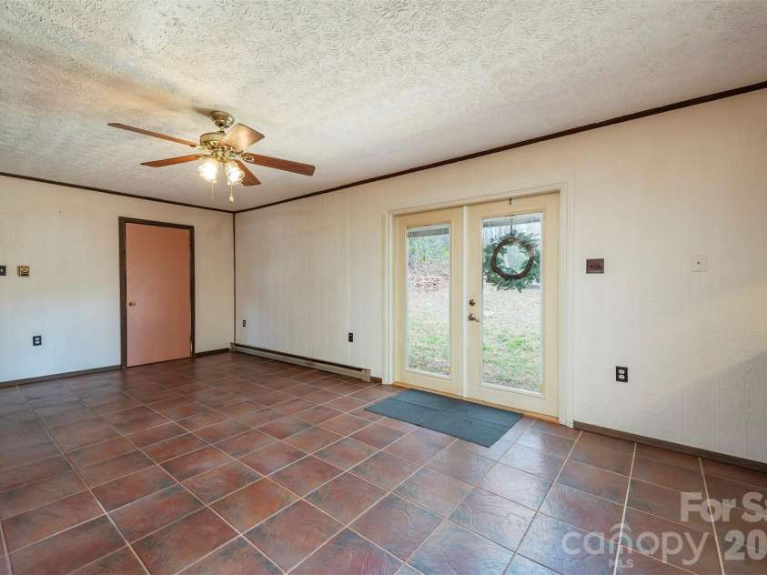 118 Richard Lane, Black Mountain, NC 28711.  MLS# CAR4356314, YatesRealty ID 23796. 