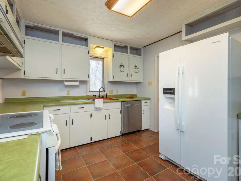 118 Richard Lane, Black Mountain, NC 28711.  MLS# CAR4356314, YatesRealty ID 23796. 