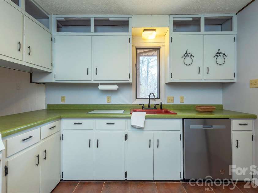 118 Richard Lane, Black Mountain, NC 28711.  MLS# CAR4356314, YatesRealty ID 23796. 