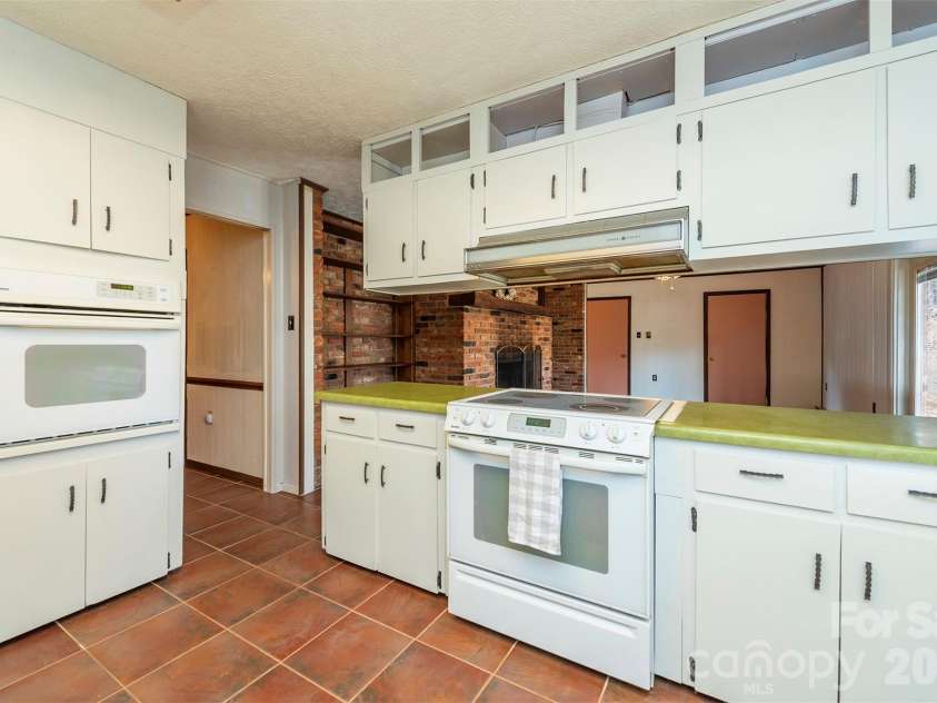 118 Richard Lane, Black Mountain, NC 28711.  MLS# CAR4356314, YatesRealty ID 23796. 
