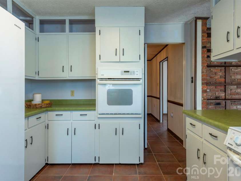118 Richard Lane, Black Mountain, NC 28711.  MLS# CAR4356314, YatesRealty ID 23796. 