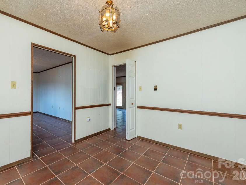 118 Richard Lane, Black Mountain, NC 28711.  MLS# CAR4356314, YatesRealty ID 23796. 