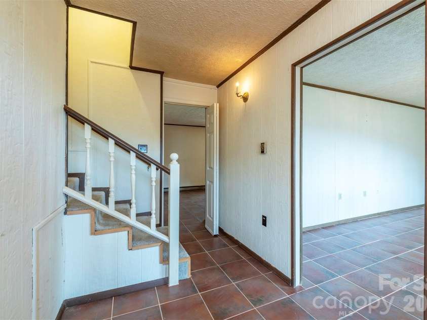 118 Richard Lane, Black Mountain, NC 28711.  MLS# CAR4356314, YatesRealty ID 23796. 
