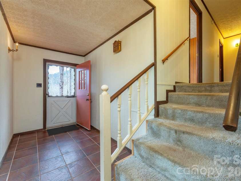 118 Richard Lane, Black Mountain, NC 28711.  MLS# CAR4356314, YatesRealty ID 23796. 