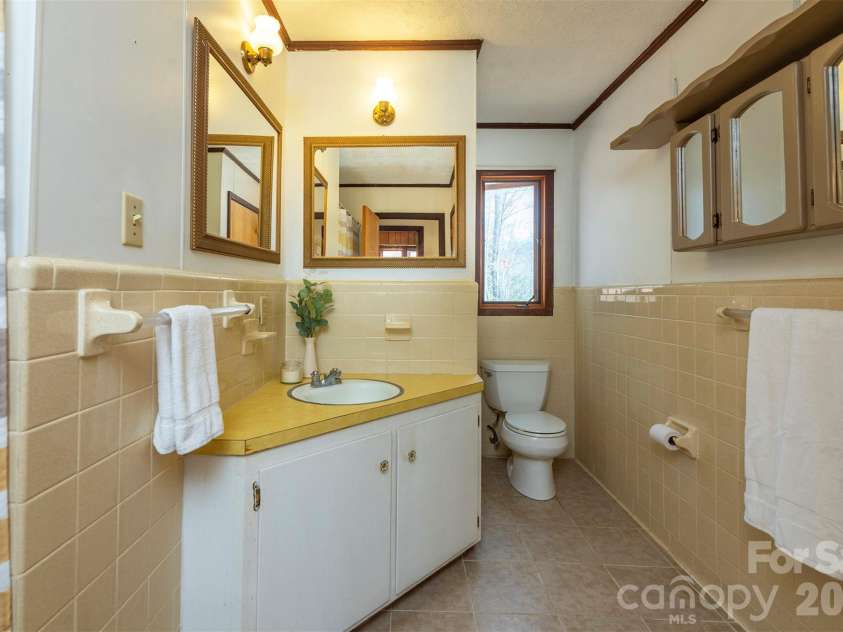 118 Richard Lane, Black Mountain, NC 28711.  MLS# CAR4356314, YatesRealty ID 23796. 