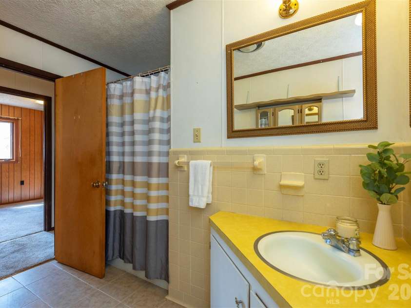 118 Richard Lane, Black Mountain, NC 28711.  MLS# CAR4356314, YatesRealty ID 23796. 