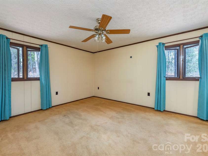 118 Richard Lane, Black Mountain, NC 28711.  MLS# CAR4356314, YatesRealty ID 23796. 