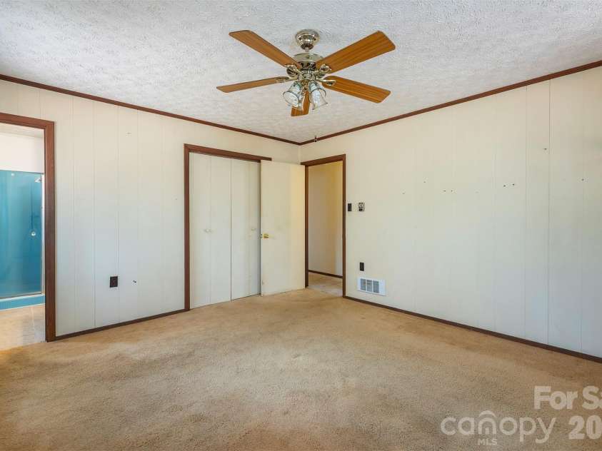 118 Richard Lane, Black Mountain, NC 28711.  MLS# CAR4356314, YatesRealty ID 23796. 