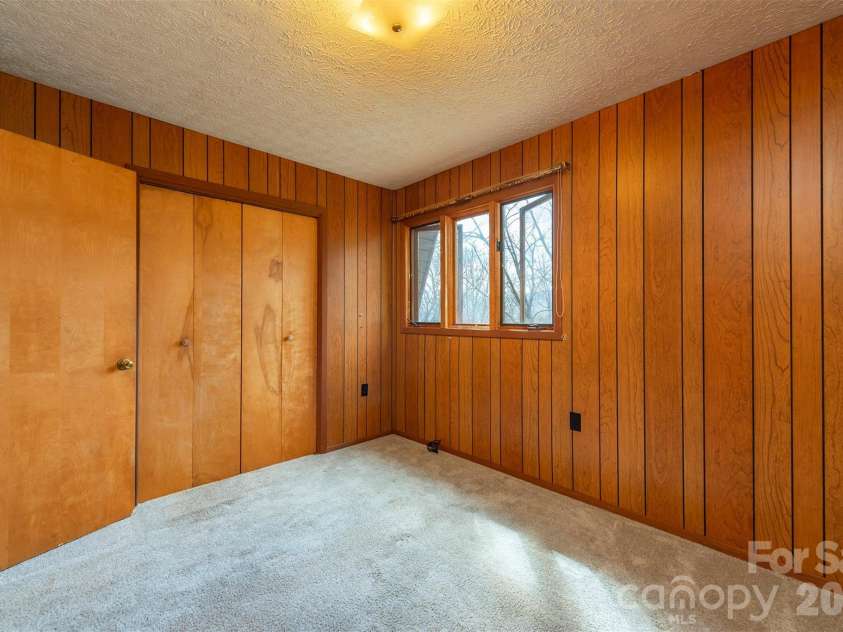 118 Richard Lane, Black Mountain, NC 28711.  MLS# CAR4356314, YatesRealty ID 23796. 