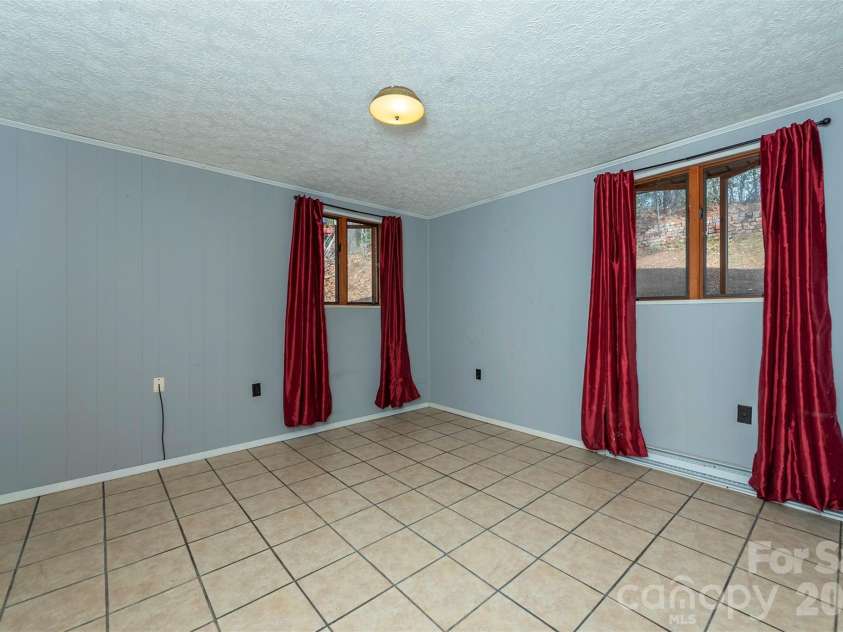 118 Richard Lane, Black Mountain, NC 28711.  MLS# CAR4356314, YatesRealty ID 23796. 