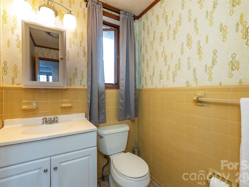 118 Richard Lane, Black Mountain, NC 28711.  MLS# CAR4356314, YatesRealty ID 23796. 