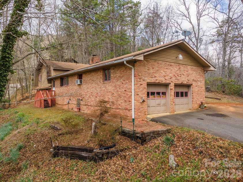 118 Richard Lane, Black Mountain, NC 28711.  MLS# CAR4356314, YatesRealty ID 23796. 