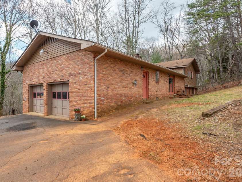 118 Richard Lane, Black Mountain, NC 28711.  MLS# CAR4356314, YatesRealty ID 23796. 