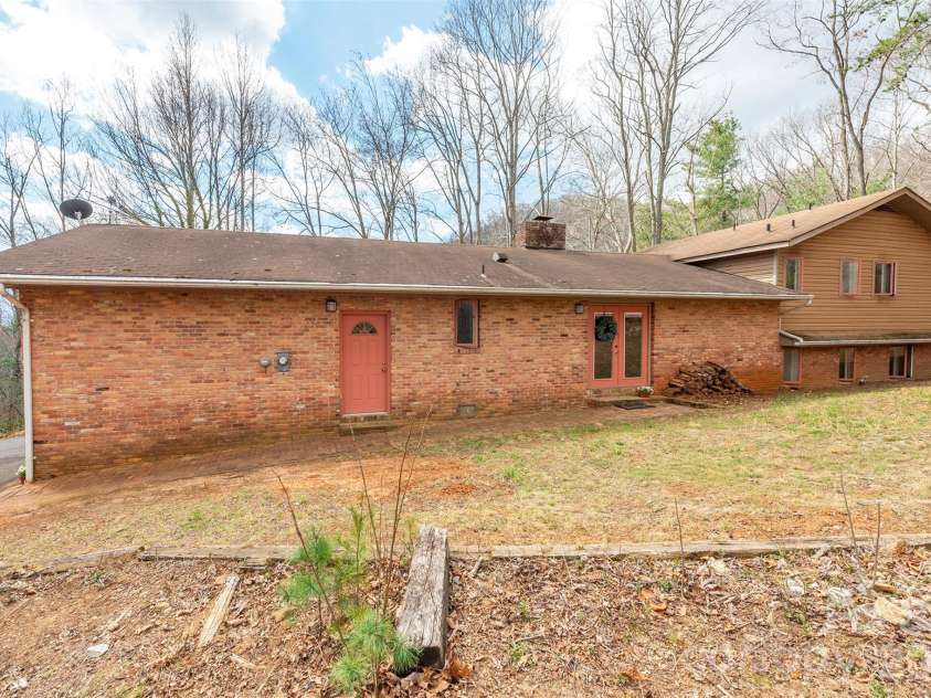 118 Richard Lane, Black Mountain, NC 28711.  MLS# CAR4356314, YatesRealty ID 23796. 