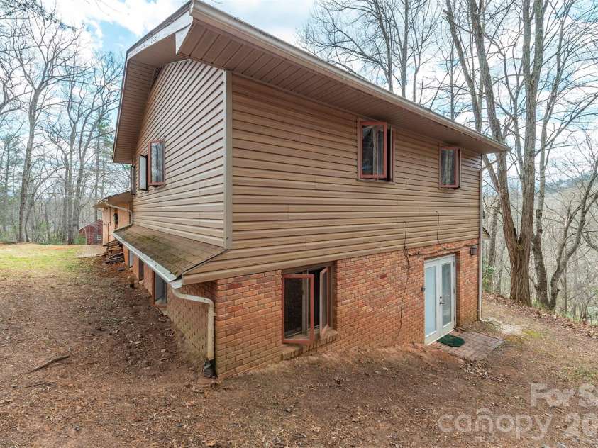 118 Richard Lane, Black Mountain, NC 28711.  MLS# CAR4356314, YatesRealty ID 23796. 