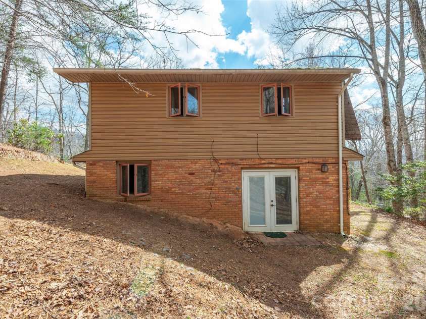 118 Richard Lane, Black Mountain, NC 28711.  MLS# CAR4356314, YatesRealty ID 23796. 