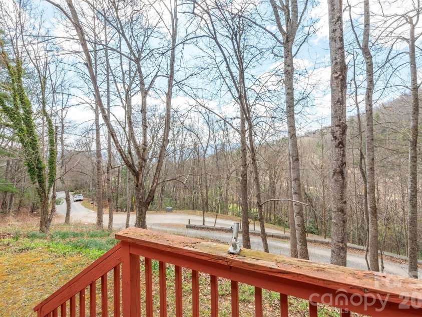 118 Richard Lane, Black Mountain, NC 28711.  MLS# CAR4356314, YatesRealty ID 23796. 