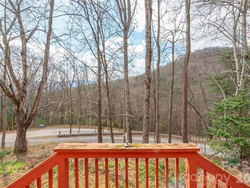 118 Richard Lane, Black Mountain, NC 28711.  MLS# CAR4356314, YatesRealty ID 23796. 