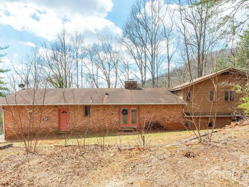 118 Richard Lane, Black Mountain, NC 28711.  MLS# CAR4356314, YatesRealty ID 23796. 