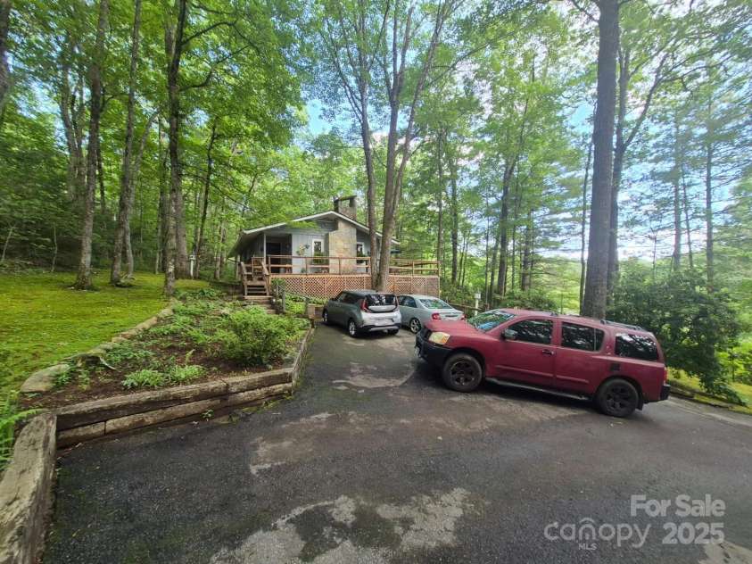 217 Shortoff Lane, Highlands, NC 28741.  MLS# CAR4276005, YatesRealty ID 23798. 
