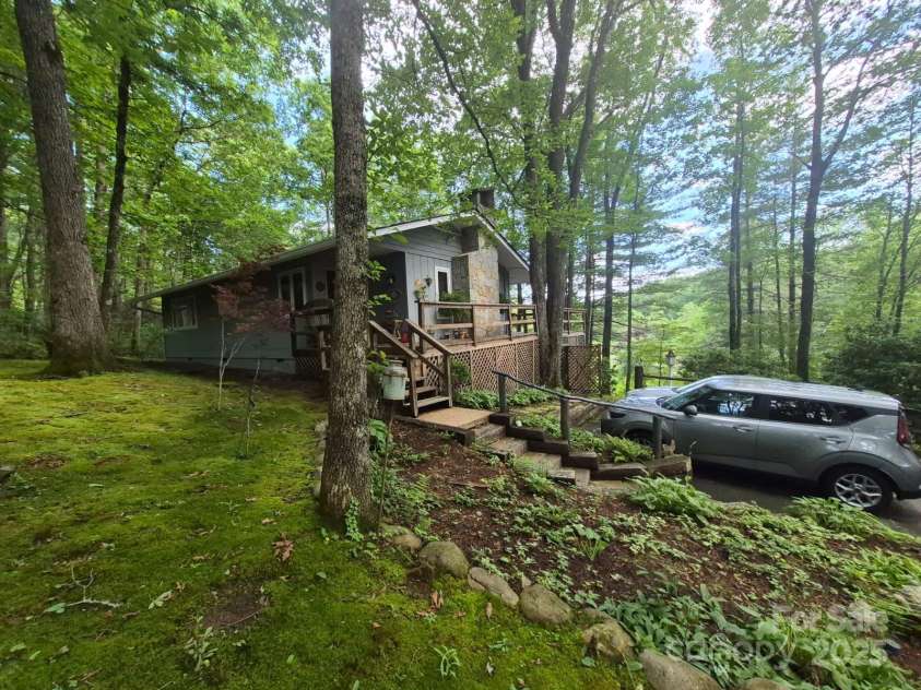 217 Shortoff Lane, Highlands, NC 28741.  MLS# CAR4276005, YatesRealty ID 23798. 