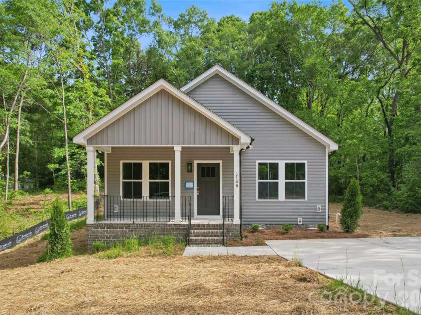 2500 Sunset Avenue, Gastonia, NC 28052.  MLS# CAR4378729, YatesRealty ID 23798. 