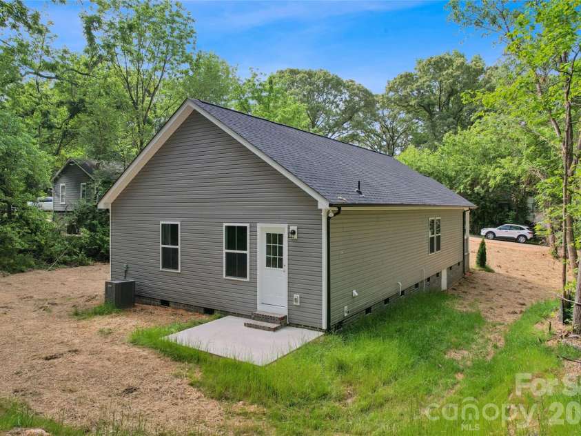 2500 Sunset Avenue, Gastonia, NC 28052.  MLS# CAR4378729, YatesRealty ID 23798. 