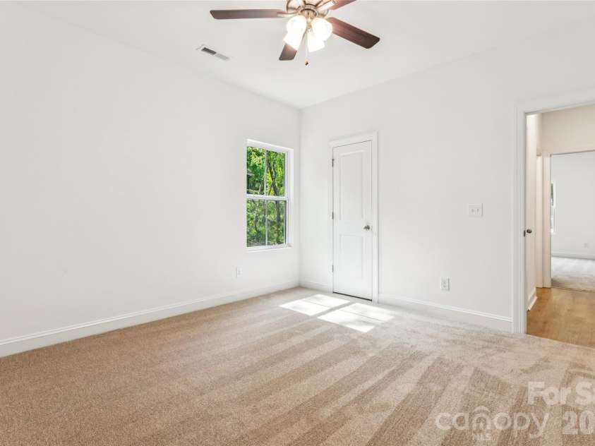 2500 Sunset Avenue, Gastonia, NC 28052.  MLS# CAR4378729, YatesRealty ID 23798. 