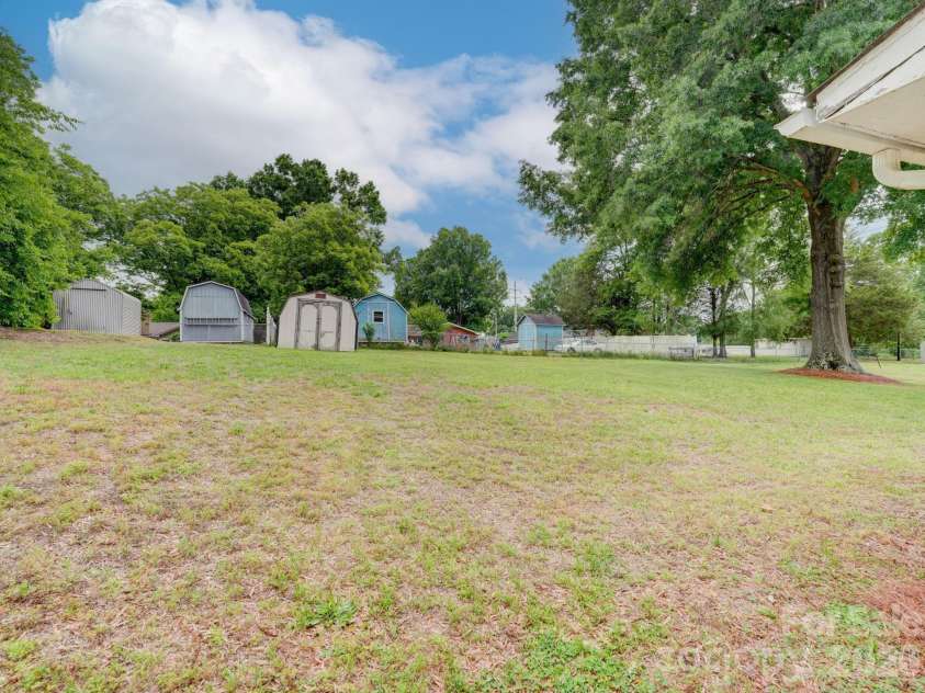 117 Piedmont Drive, Kannapolis, NC 28081.  MLS# CAR4379898, YatesRealty ID 23799. 