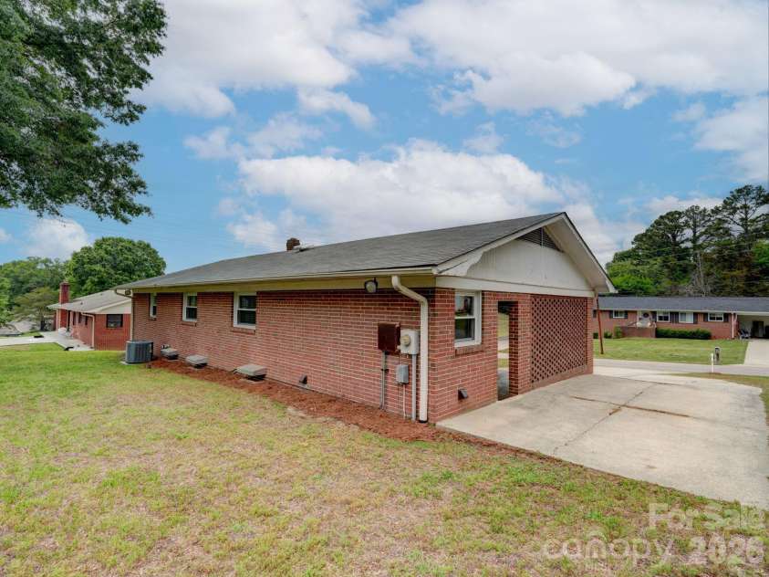 117 Piedmont Drive, Kannapolis, NC 28081.  MLS# CAR4379898, YatesRealty ID 23799. 