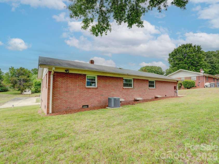 117 Piedmont Drive, Kannapolis, NC 28081.  MLS# CAR4379898, YatesRealty ID 23799. 