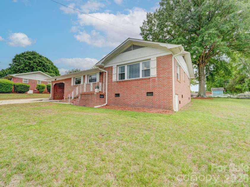 117 Piedmont Drive, Kannapolis, NC 28081.  MLS# CAR4379898, YatesRealty ID 23799. 