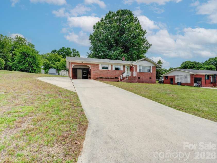 117 Piedmont Drive, Kannapolis, NC 28081.  MLS# CAR4379898, YatesRealty ID 23799. 