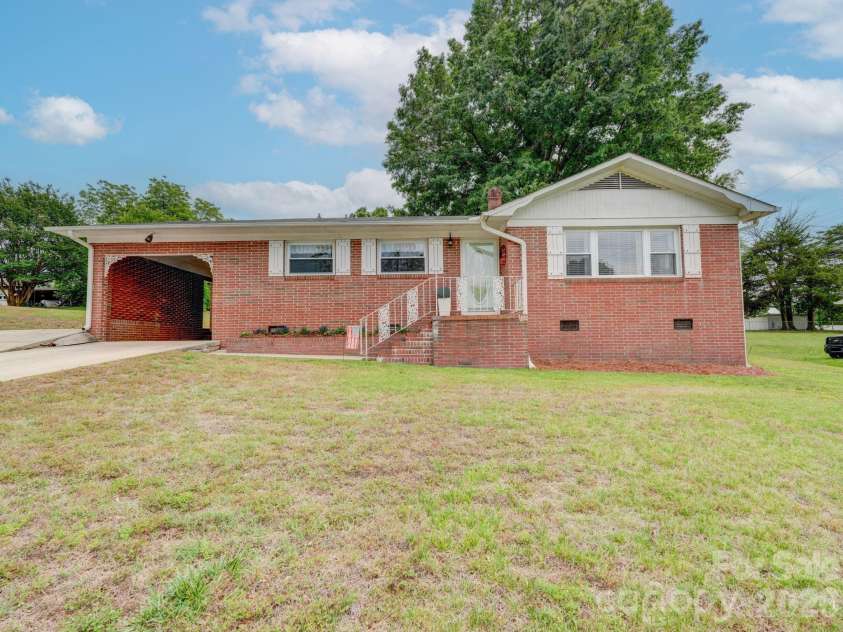 117 Piedmont Drive, Kannapolis, NC 28081.  MLS# CAR4379898, YatesRealty ID 23799. Front Exterior