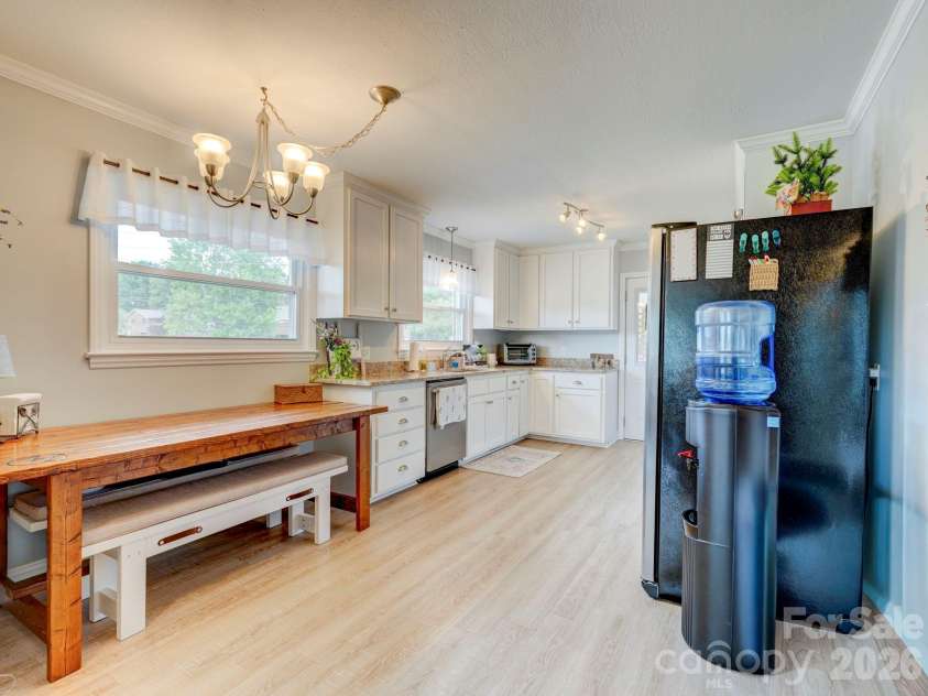 117 Piedmont Drive, Kannapolis, NC 28081.  MLS# CAR4379898, YatesRealty ID 23799. Spacious Kitchen