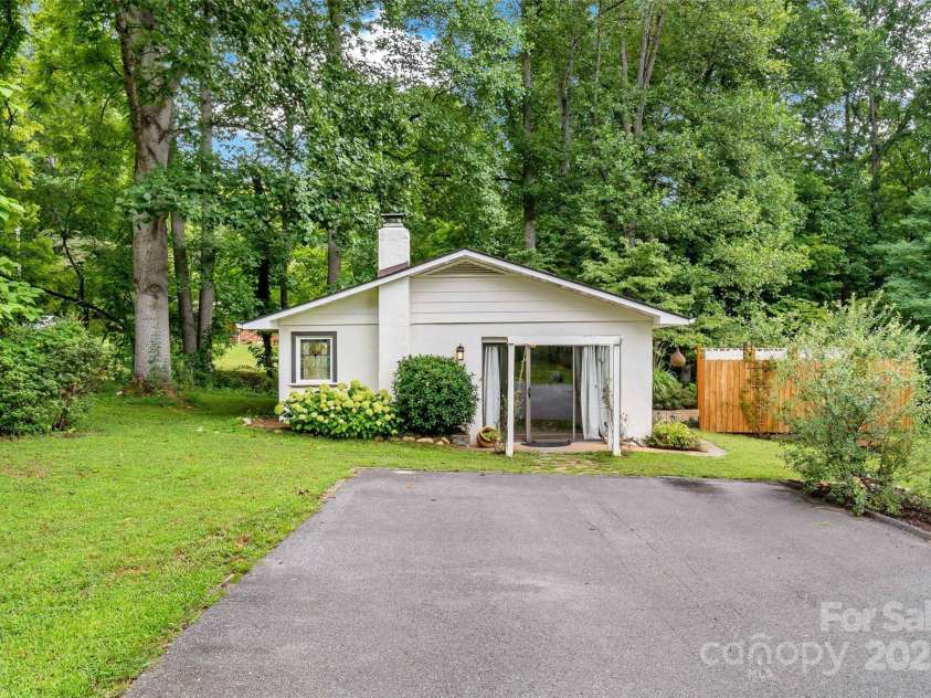 570 Brandon Road, Black Mountain, NC 28711.  MLS# CAR4241895, YatesRealty ID 238. 