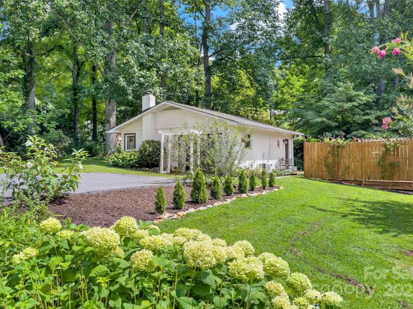 570 Brandon Road, Black Mountain, NC 28711.  MLS# CAR4241895, YatesRealty ID 238. 